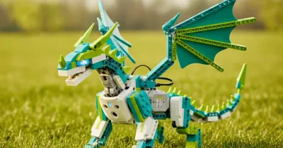 Робот-дракон, собранный из конструктора РобоГуру, совместимого с WeDo 2.0 — мифическое существо, которое оживает