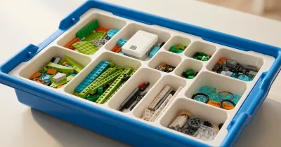 Базовый конструктор РобоГуру, совместимый с WeDo 2.0, в синей коробке с сортировочными лотками и деталями — 280 элементов