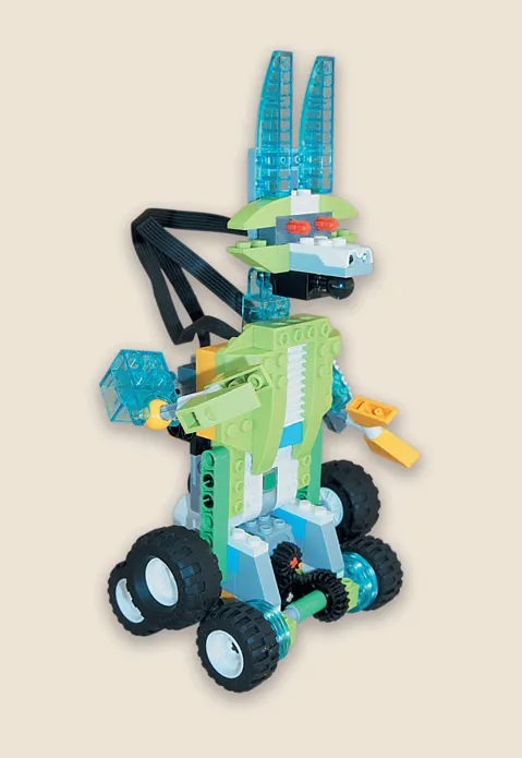 Робот-минотавр из конструктора РобоГуру, совместимого с WeDo 2.0, на шестиколёсной платформе с рогами