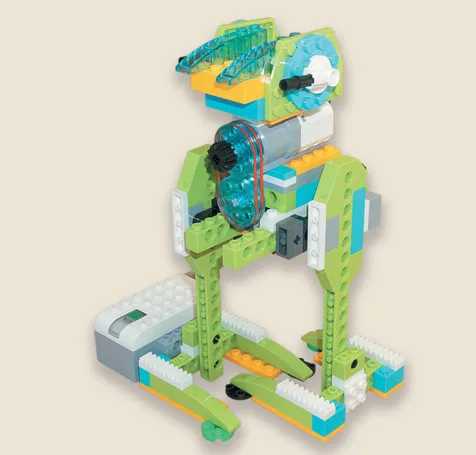 Робот-шагоход из конструктора РобоГуру, совместимого с WeDo 2.0, на двух ногах с червячной передачей и красными ремнями