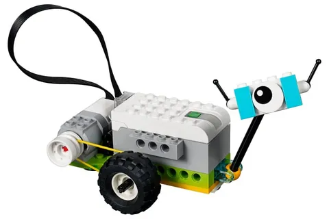 Собранная модель ровера Майло из конструктора РобоГуру, совместимого с WeDo 2.0